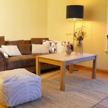 Holiday For Up To 9 People Hébergement de vacances *
